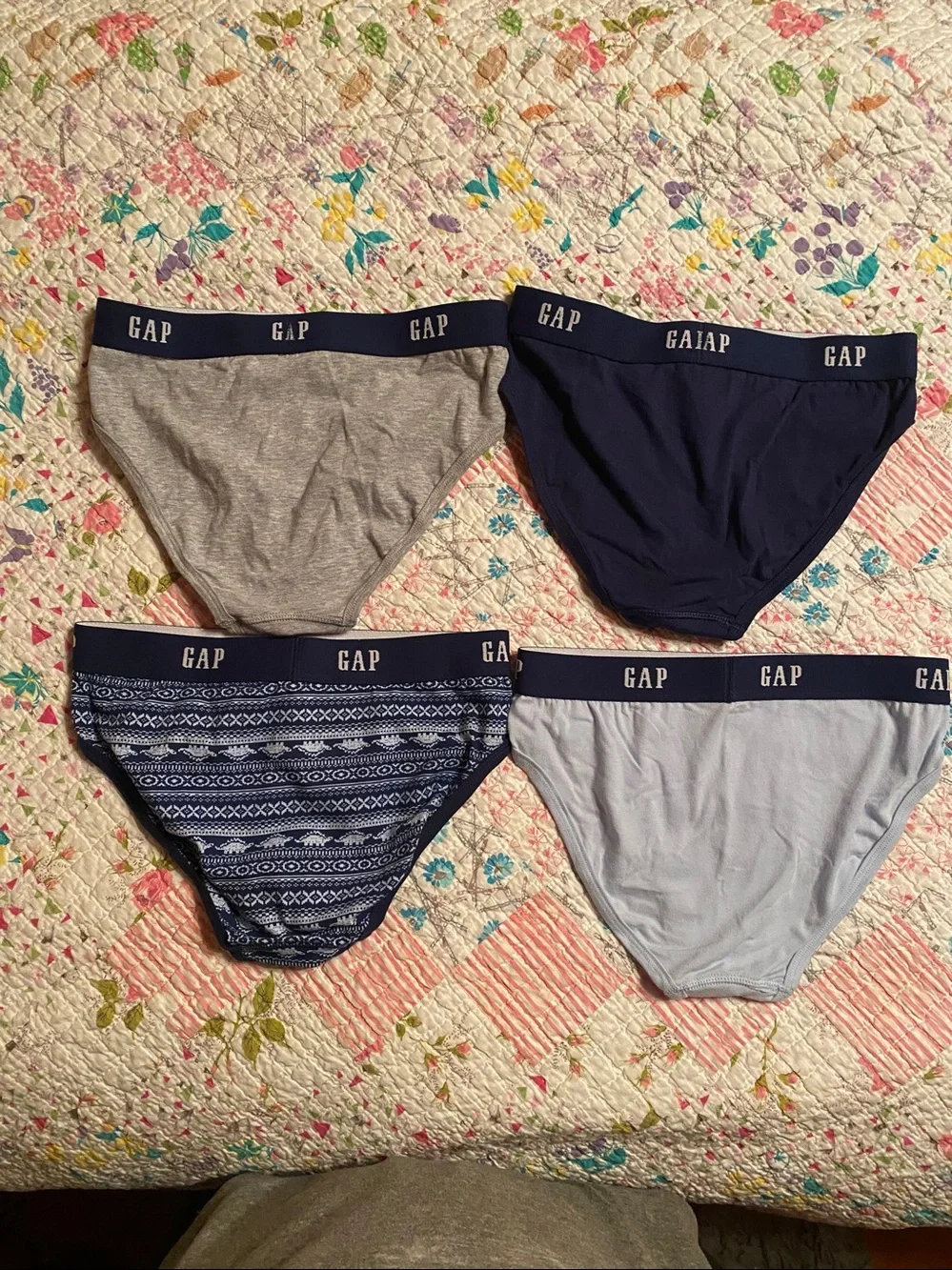 GAP boys 4-Pack Briefs in Navy, Light Blue & Gray size xl nwot